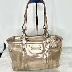 COACH East West Gallery Tote Gold F16565
